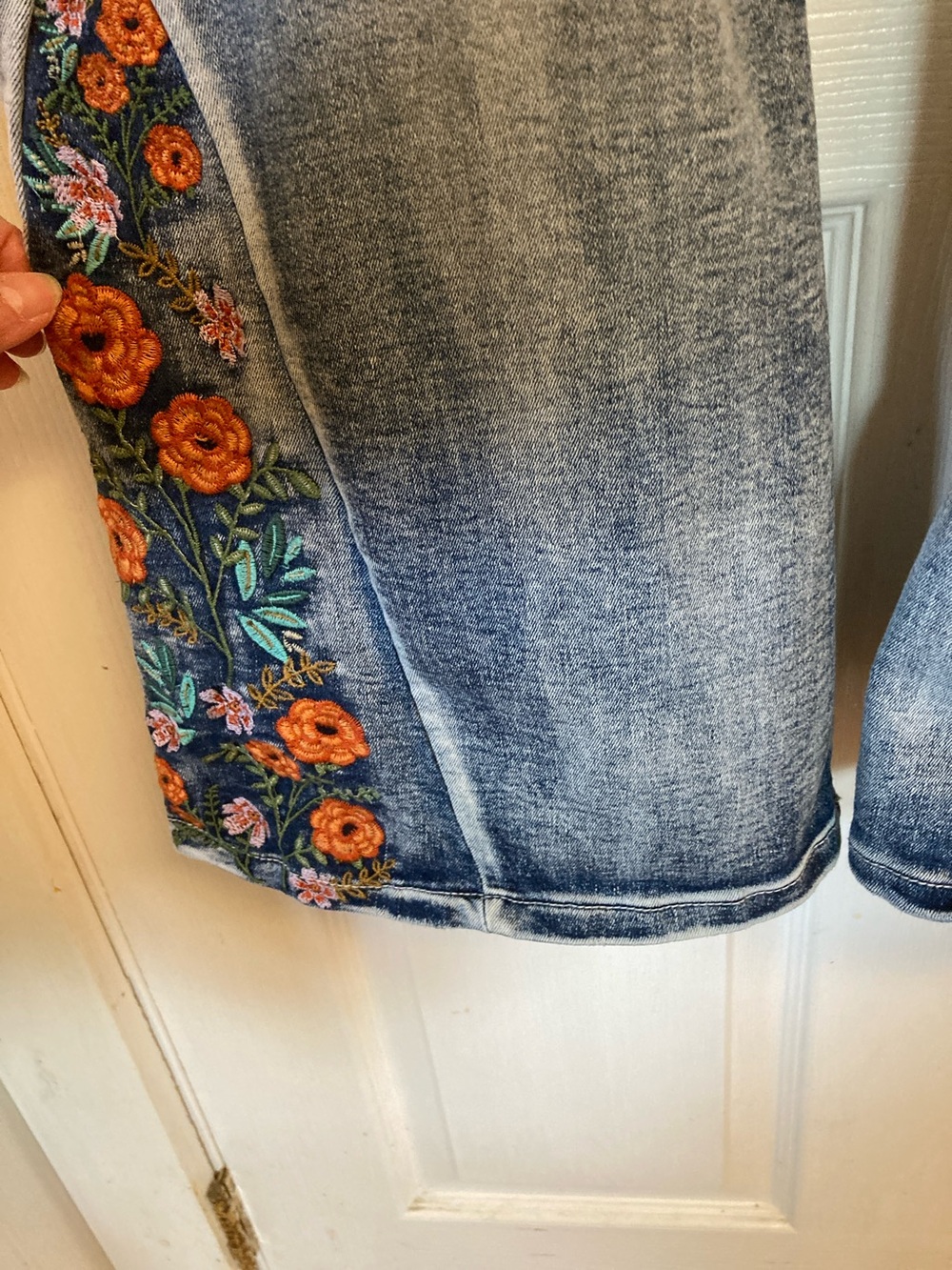 Retro Bell Bottom Jeans with Embroidered Floral Accent Panels - Picture 4 of 10